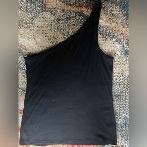 Black one shoulder tank.